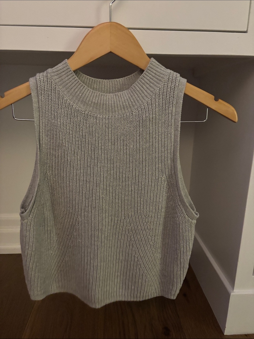 Babaton Light Gray Sleeveless Ribbed Knit Tank